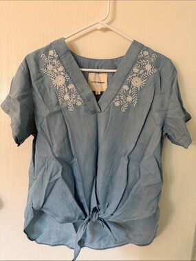 Lucky Brand Blue Embroidered V-Neck Tie-Front Blouse